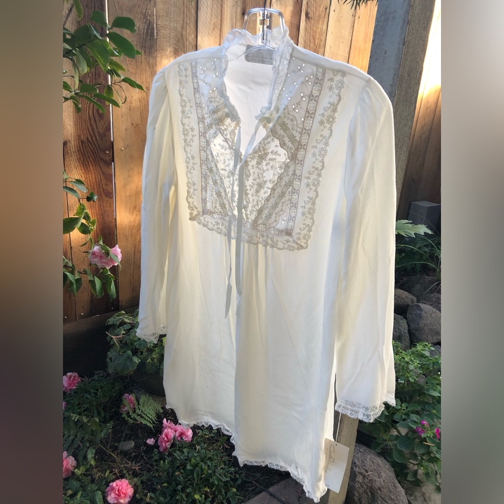 Carole Hochman NWT lightweight, soft, & flowy Nightshirt Size Small